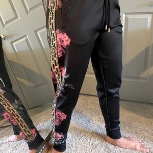 - Siksilk Oil pant print jogger